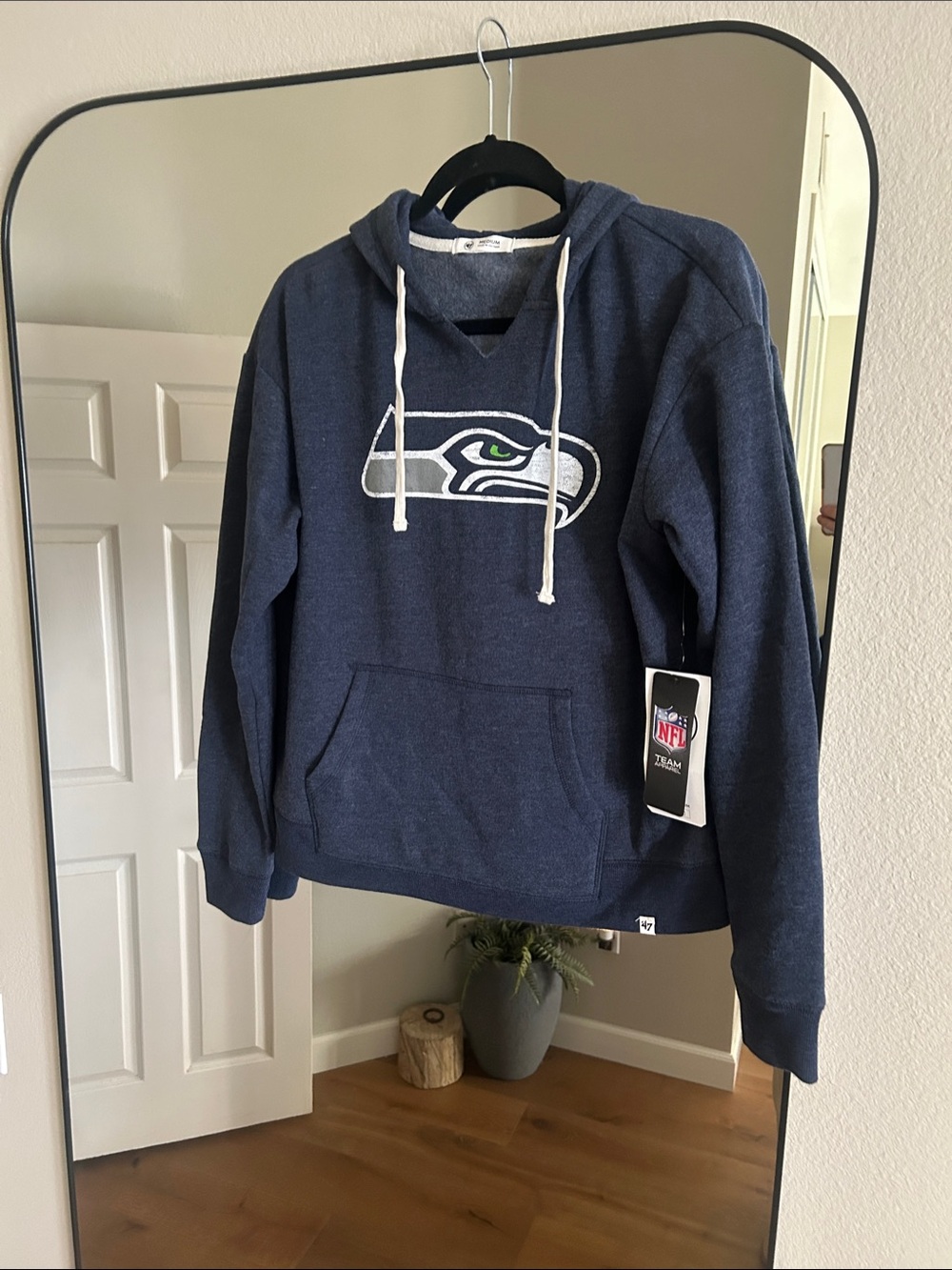 47 Women’s Navy Crewneck Sweatshirt - Seahawks- sz M